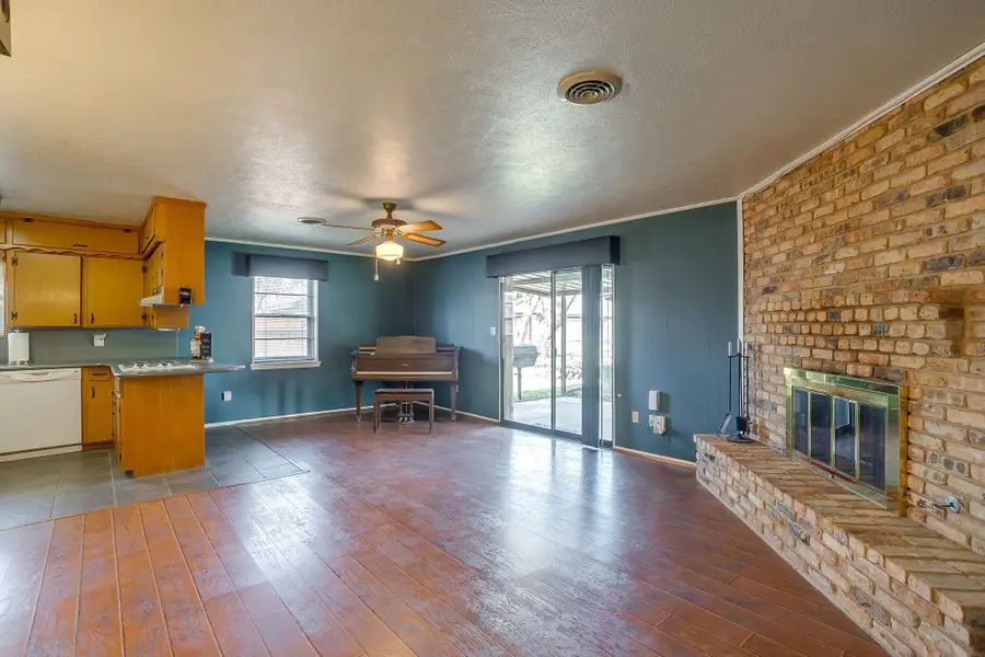 308 Thompson Court, Saginaw, TX 76179 - #2