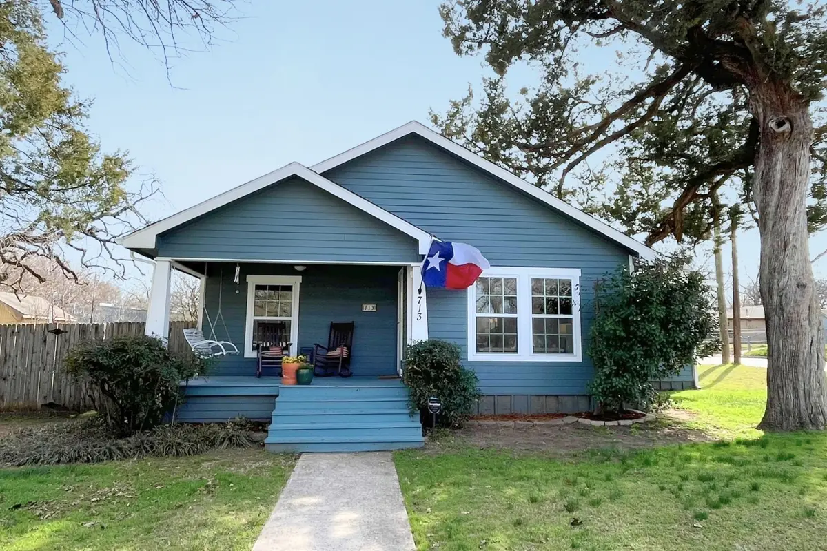 713 W Spring Street, Weatherford, TX 76086 - #1