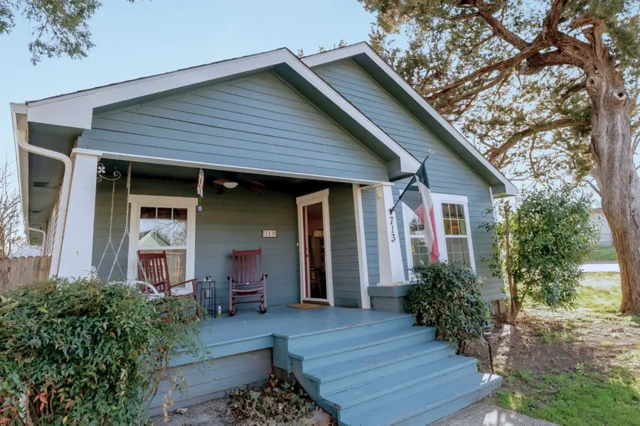 713 W Spring Street, Weatherford, TX 76086 - #2