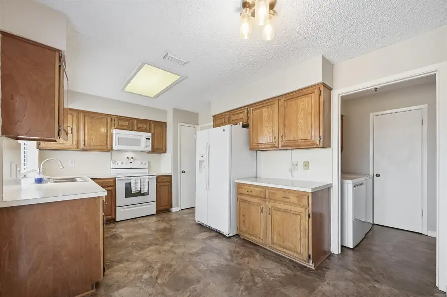 2621 Summertree Drive, Carrollton, TX 75006 - #3