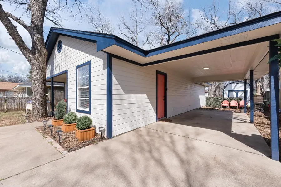 206 N Holloway Street, Cleburne, TX 76033 - #2