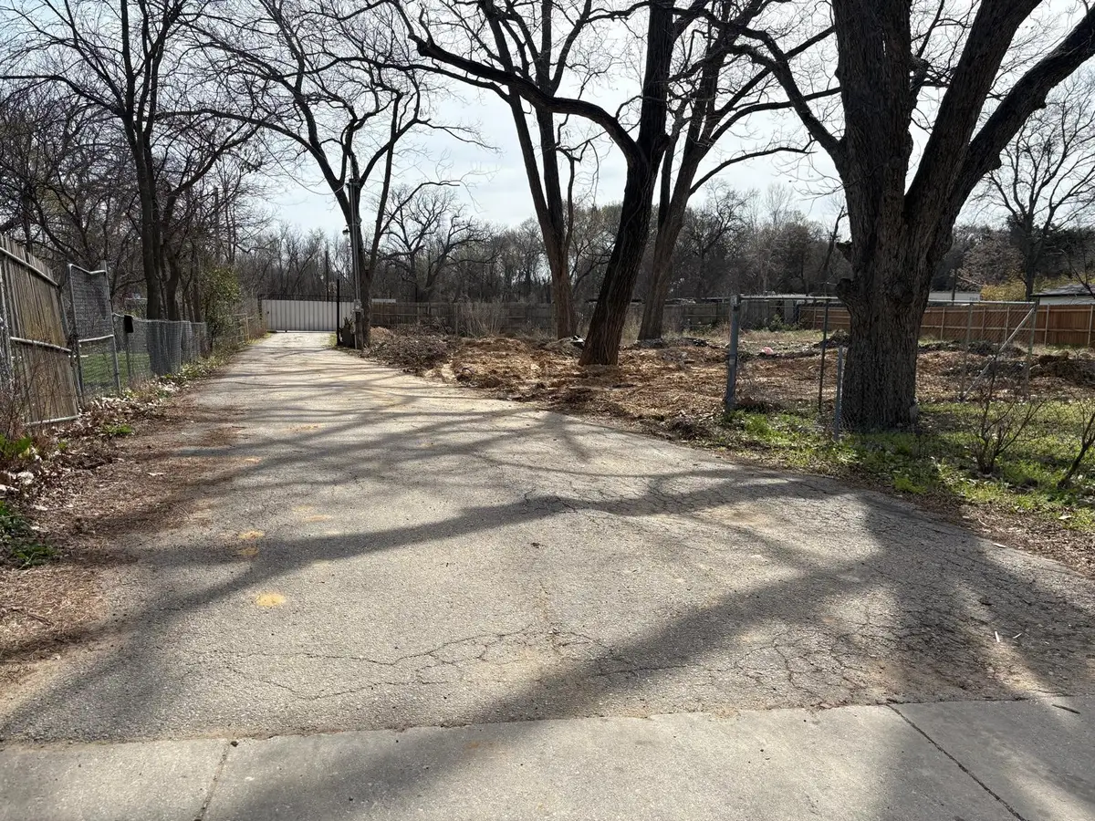 2784 E Overton Road, Dallas, TX 75216 - #1