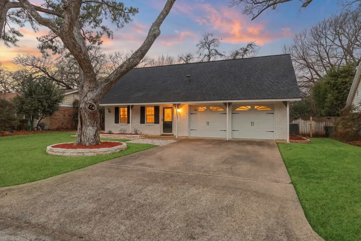 806 Waggoner Drive, Arlington, TX 76013 - #1