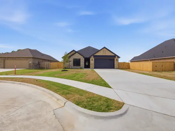209 Alice Court, Grand Prairie, TX 75051
