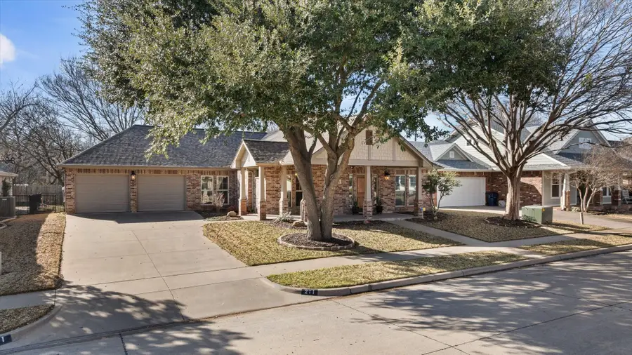 211 Turner Circle, Granbury, TX 76048 - #2
