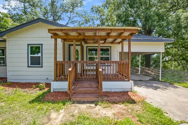 121 Circle Drive, Bogata, TX 75417