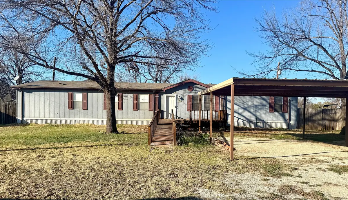 211 W F, Munday, TX 76371 - #1