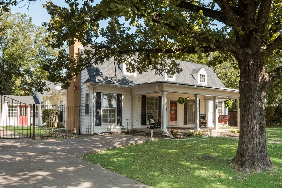 233 E High Street, Wills Point, TX 75169 - #2
