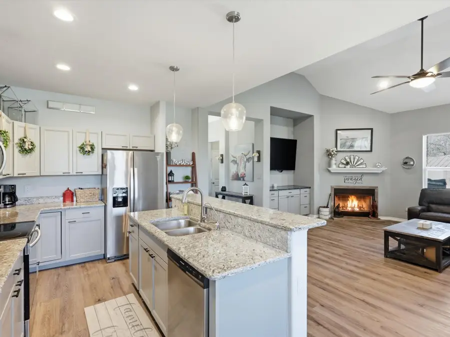 913 Carpenter Street, Azle, TX 76020 - #3