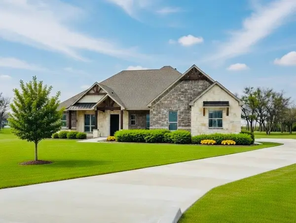 8400 Stallion Drive, Godley, TX 76044