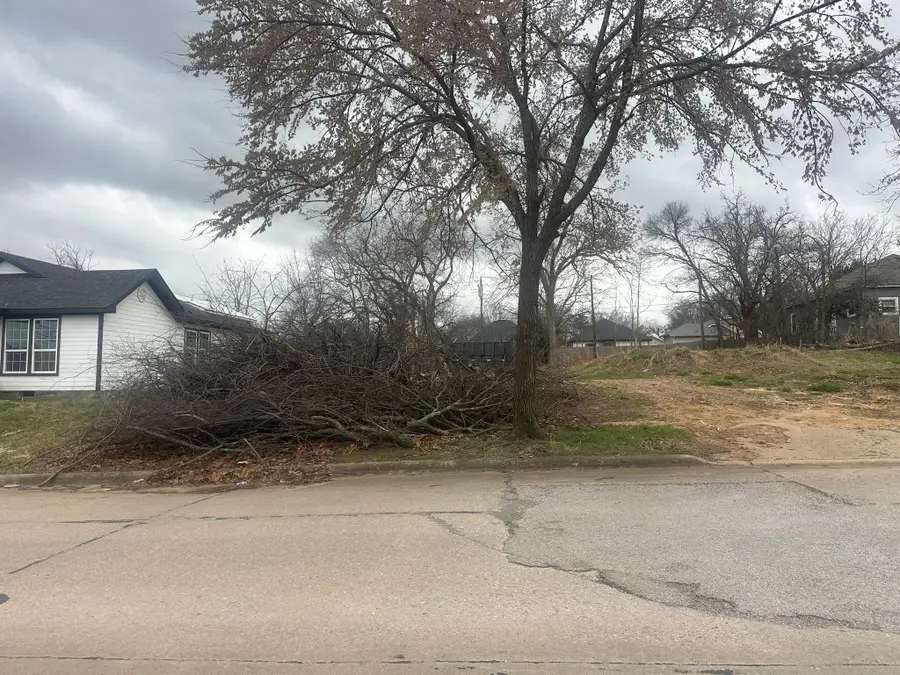 826 W Shepherd Street, Denison, TX 75020 - #3