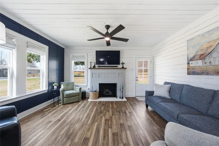 904 E College Street, Athens, TX 75751 - #2