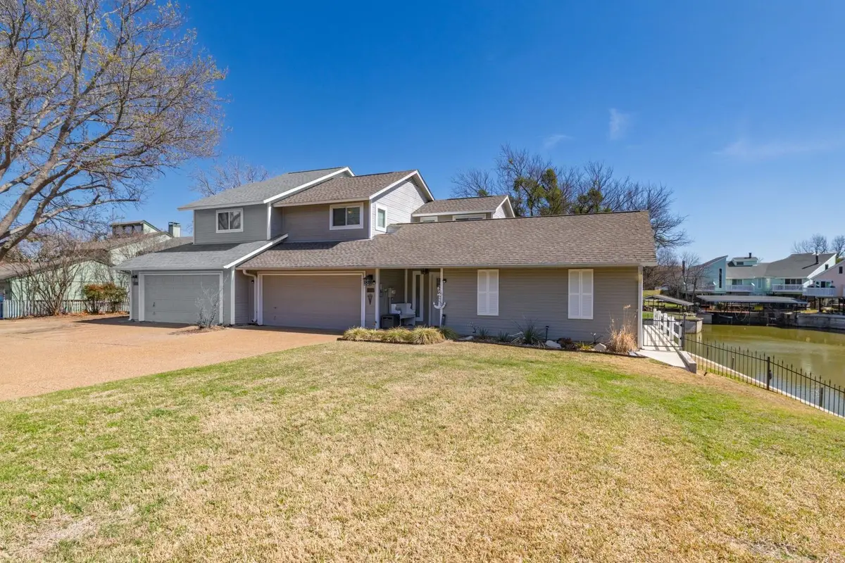 688 Harbor Drive N, Azle, TX 76020 - #1