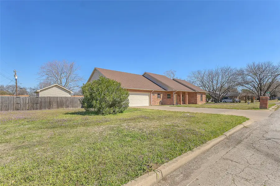 300 W Mcafee Street, Mabank, TX 75147 - #2