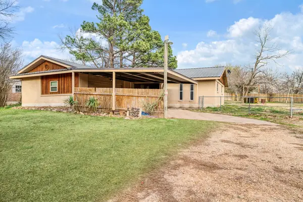 970 Mansfield Road, Reno, TX 75462