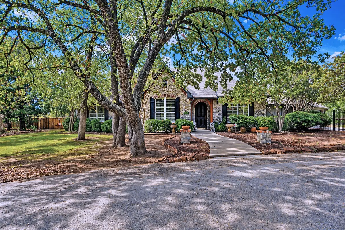 15 Oak Bluff Drive, Cross Roads, TX 76227 - #1