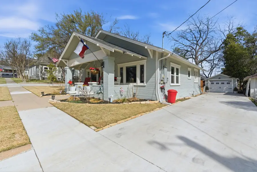 307 S Brazos Street, Weatherford, TX 76086 - #2