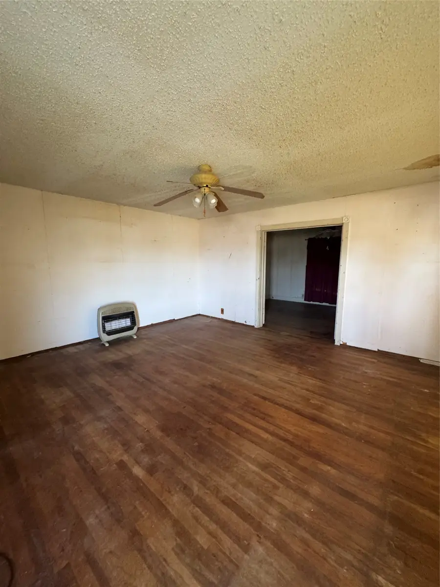 698 E Goeth Street, Lueders, TX 79533 - #3