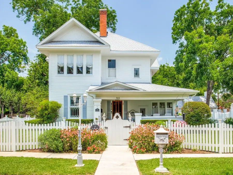 302 Featherston Street, Cleburne, TX 76033 - #2