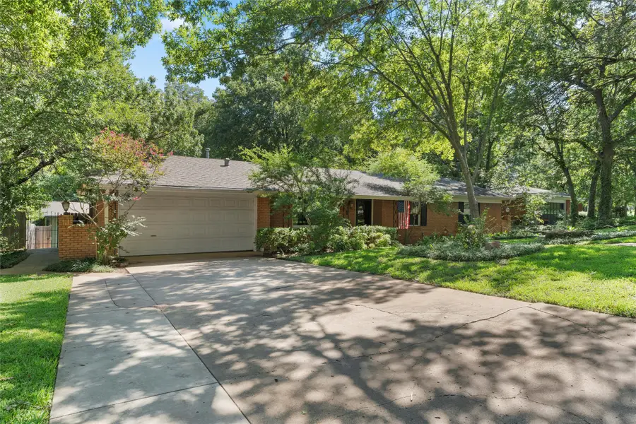 319 Sharron Drive, Woodway, TX 76712 - #2