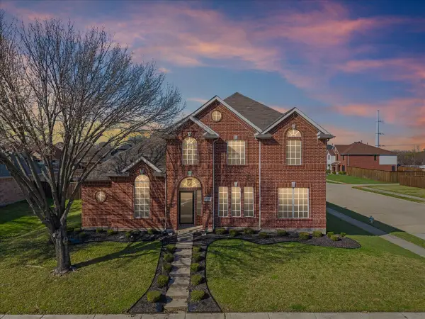 1137 Versailles Avenue, DeSoto, TX 75115