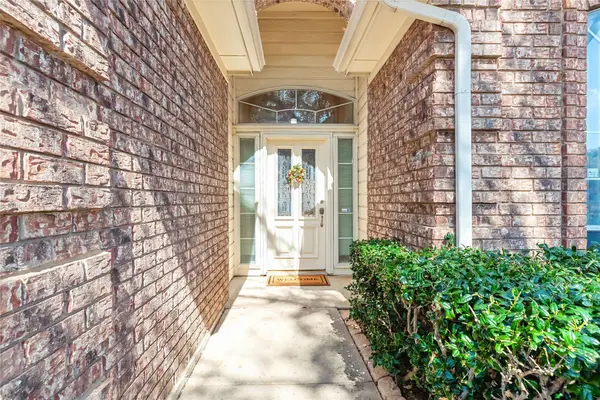 2337 Fox Glenn Circle, Bedford, TX 76021