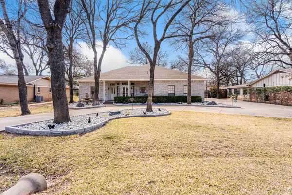 6305 Navaho Trail, Granbury, TX 76049
