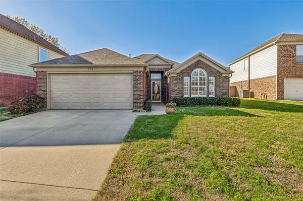 1604 Park Chase Avenue, Arlington, TX 76011