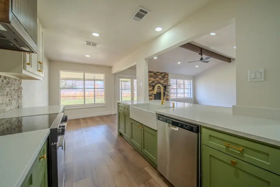 415 Dow Ross Boulevard, Duncanville, TX 75116 - #2