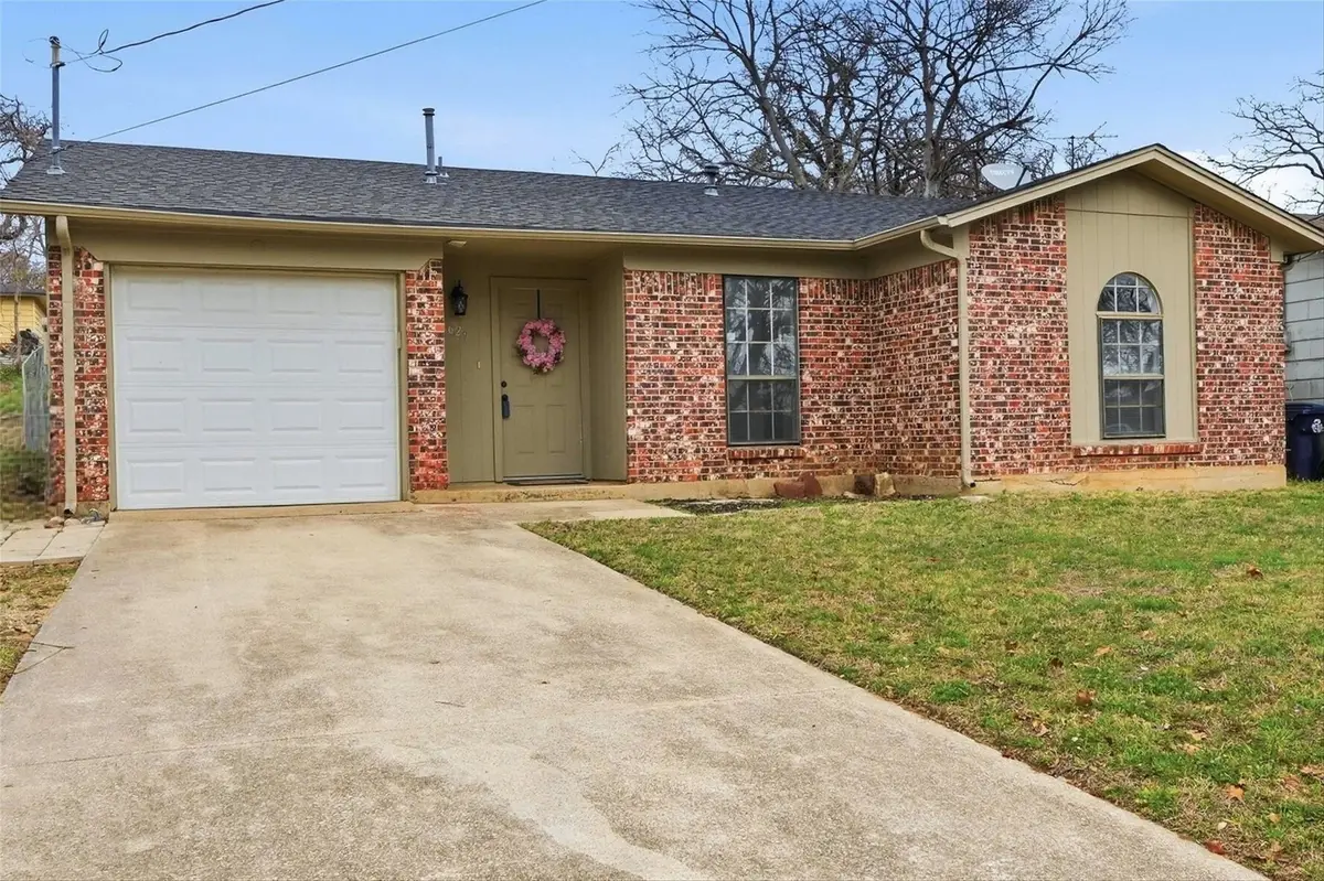 629 Chambers Street, Denton, TX 76205 - #1
