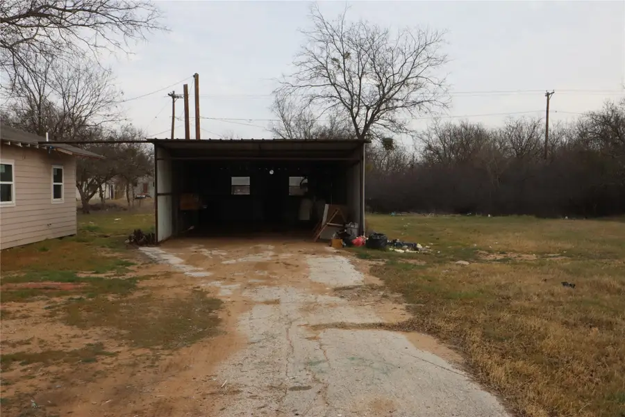 510 N Connellee Avenue, Eastland, TX 76448 - #3