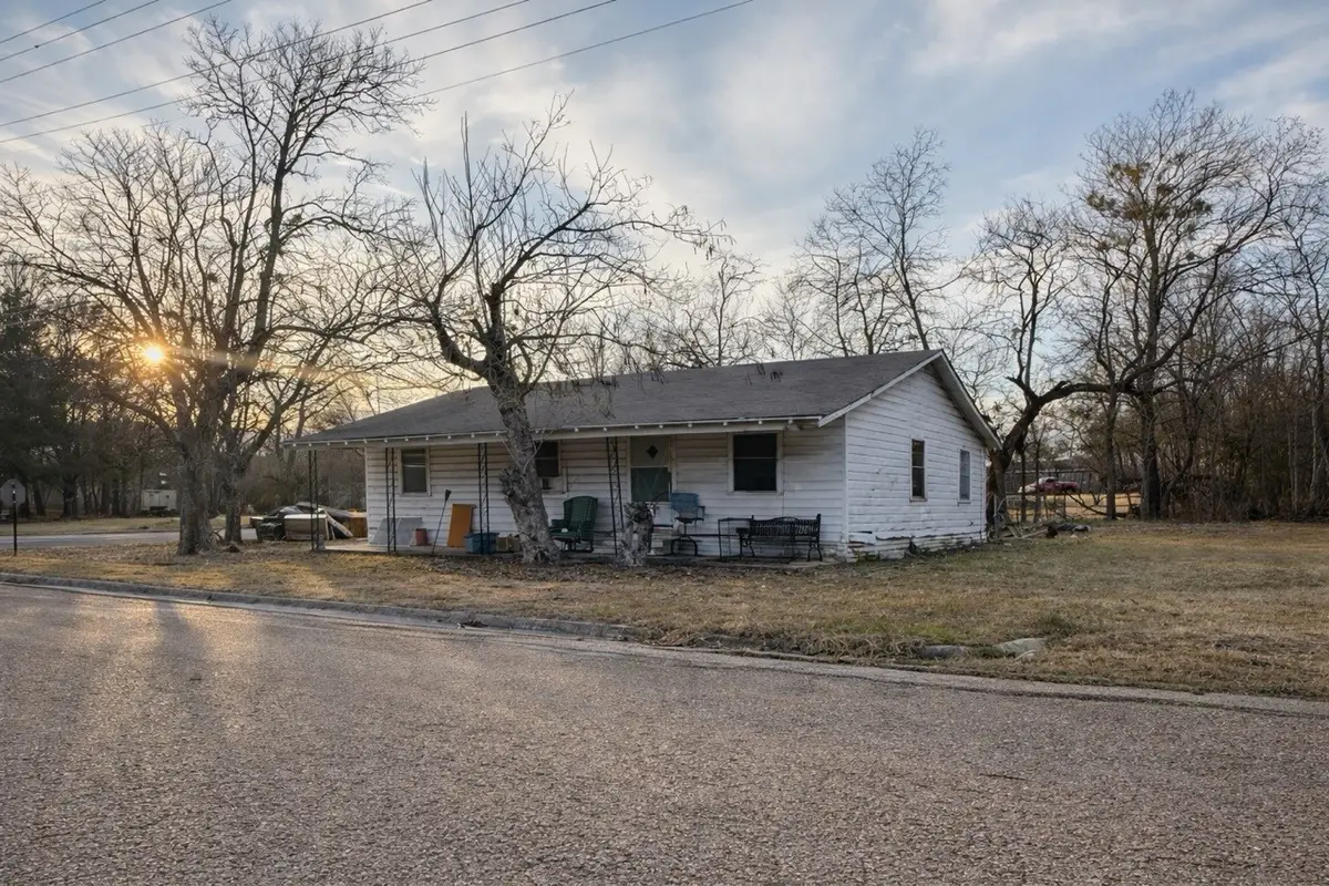 411 S Leon Street, Groesbeck, TX 76642 - #1