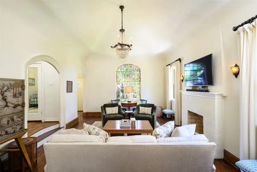 6934 Hammond Avenue, Dallas, TX 75223 - #3