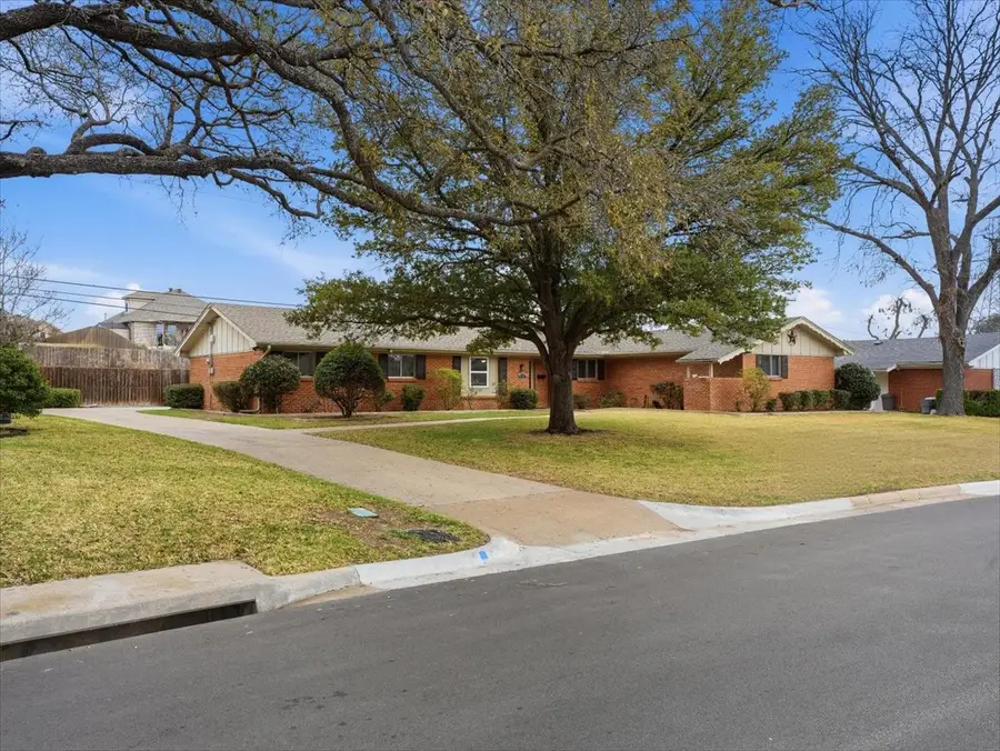 4101 Plantation Drive, Benbrook, TX 76116 - #3