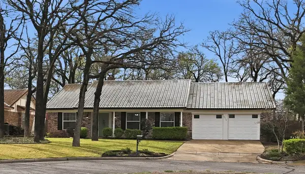 2316 S Pleasant Forest Street, Arlington, TX 76015