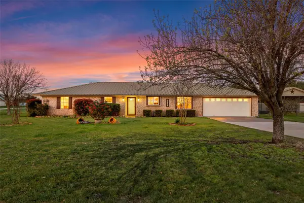 117 N 9th Street, Lott, TX 76656