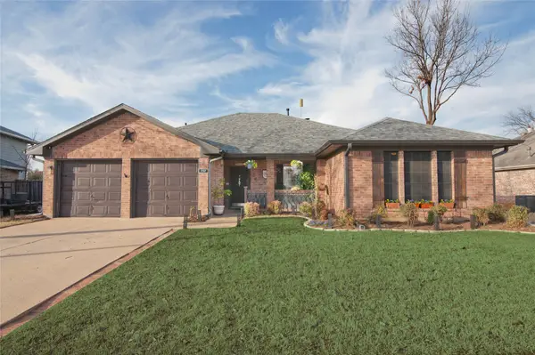 757 Winding Oak Bend, Lake Dallas, TX 75065