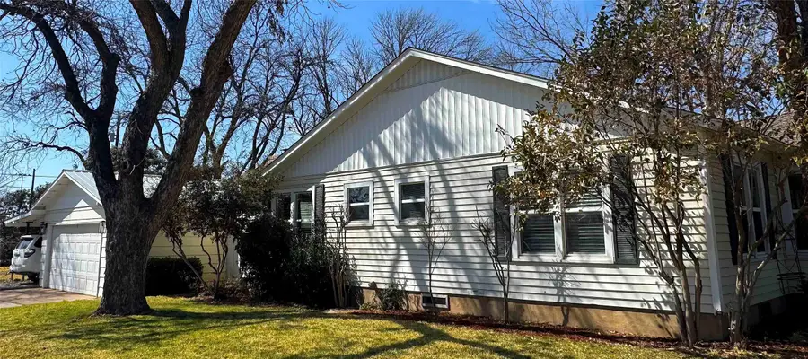 2511 Greenway Drive, Brownwood, TX 76801 - #2