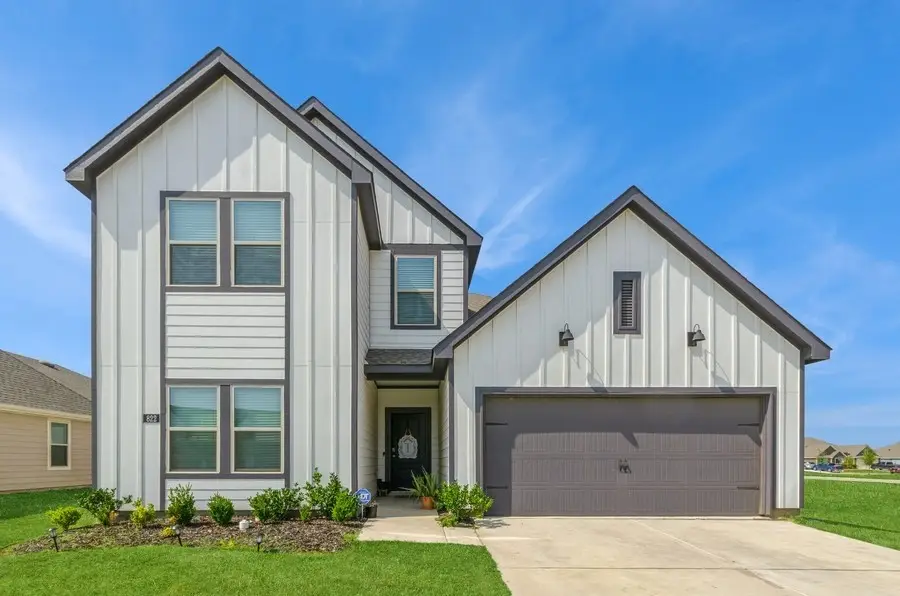 822 Amelia Court, Pilot Point, TX 76258 - #2