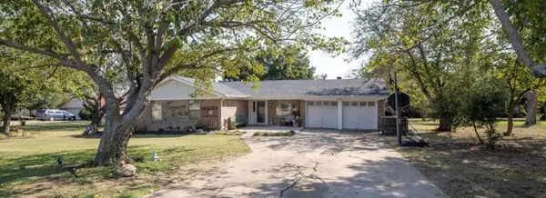 4757 Sunset Circle S, Fort Worth, TX 76244