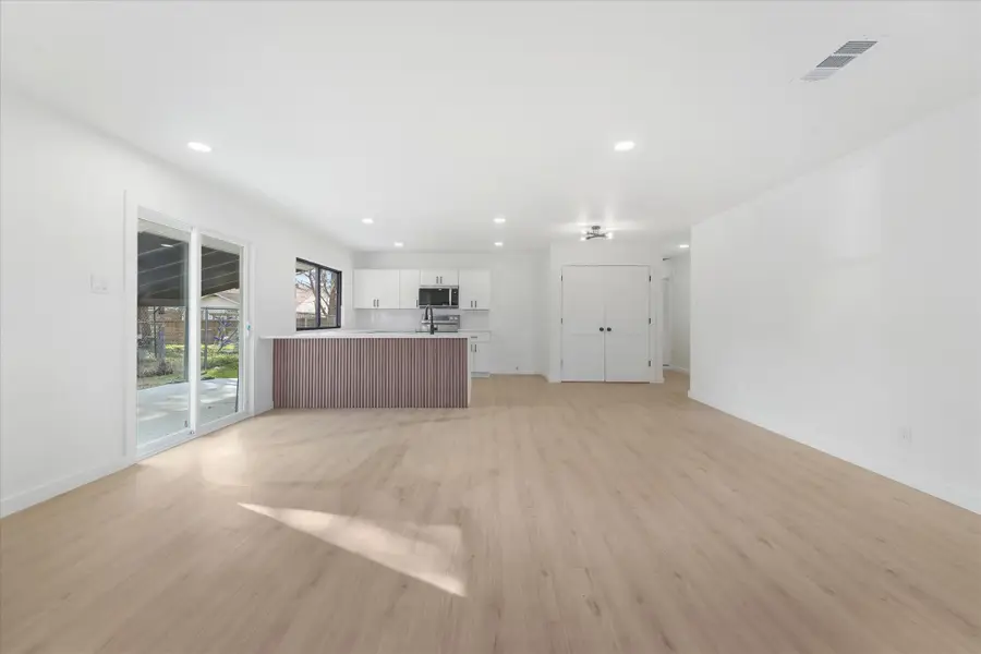 617 Parkvale Lane, Grand Prairie, TX 75052 - #3