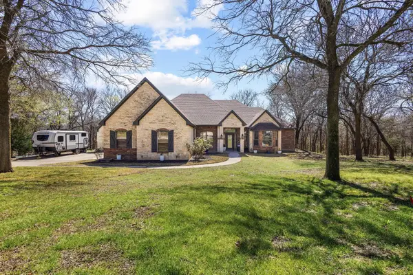 107 Falls Creek Lane, Gunter, TX 75058