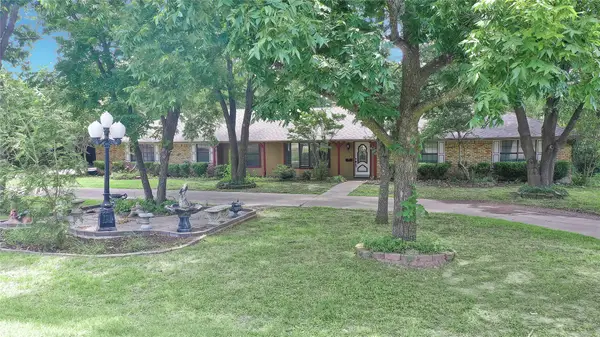 302 Wilcoxson Street, Farmersville, TX 75442