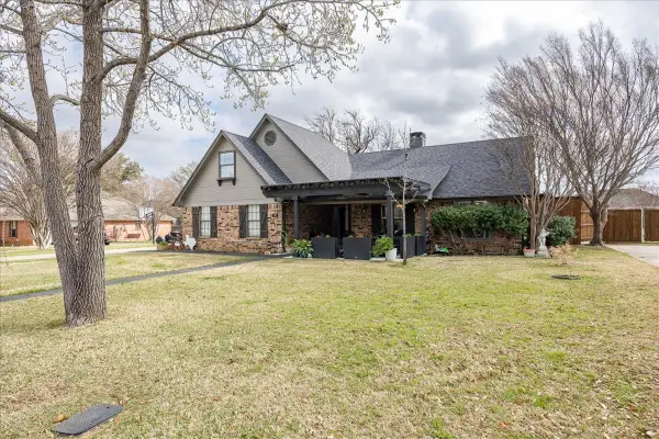 1301 N Saint Charles Avenue, Pilot Point, TX 76258