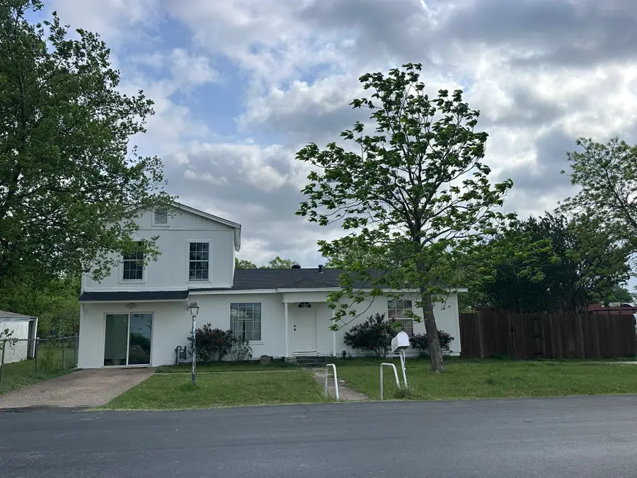 211 Sunnyside Drive, Waxahachie, TX 75165 - #2