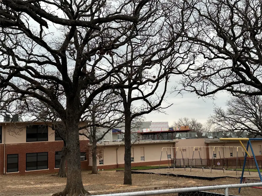 633 E Munson Street, Denison, TX 75021 - #2