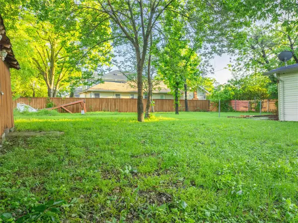 820 Elsbeth Street, Dallas, TX 75208