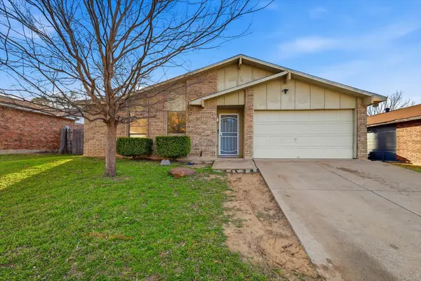 2704 Friarford Road, Fort Worth, TX 76112