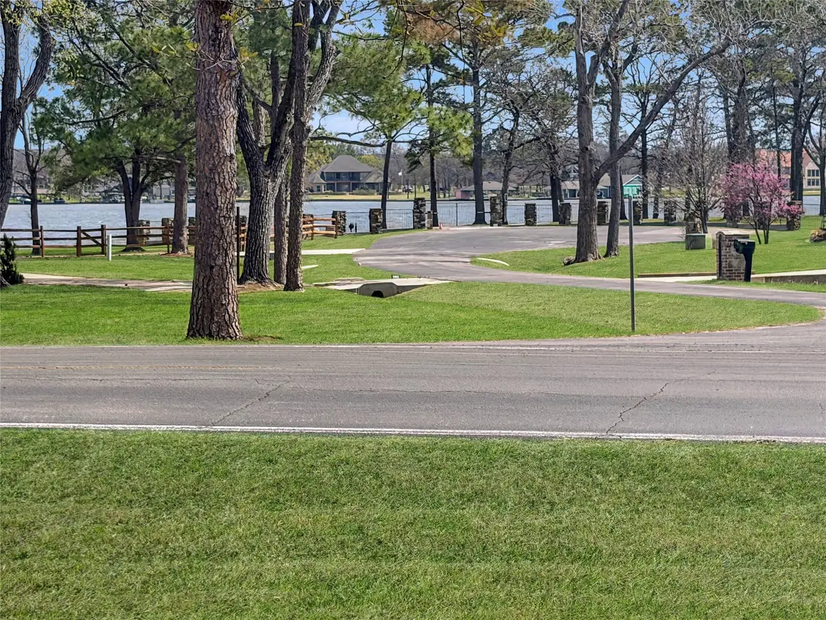 742 Kiowa Drive W, Gainesville, TX 76240 - #1