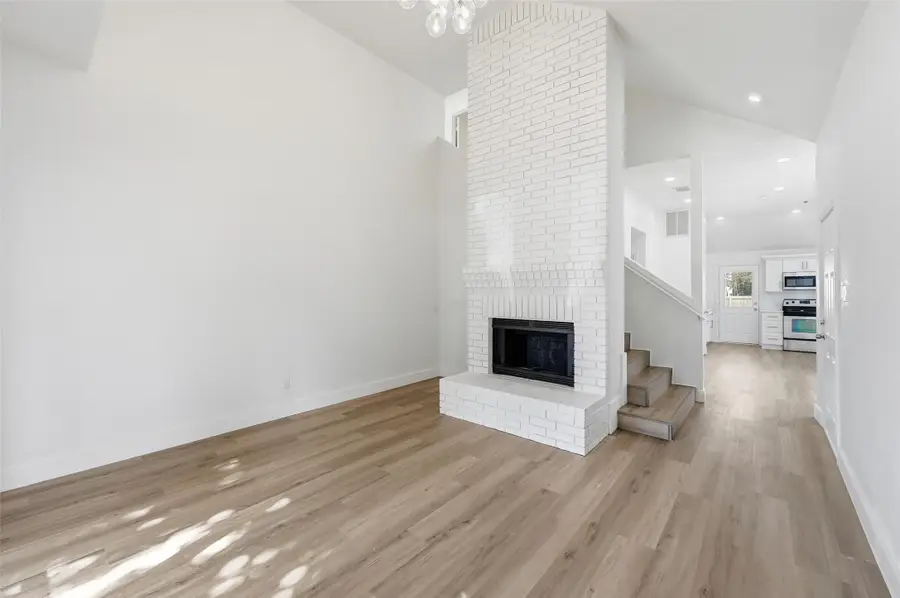 6301 Meadow Glen Drive, Arlington, TX 76018 - #2